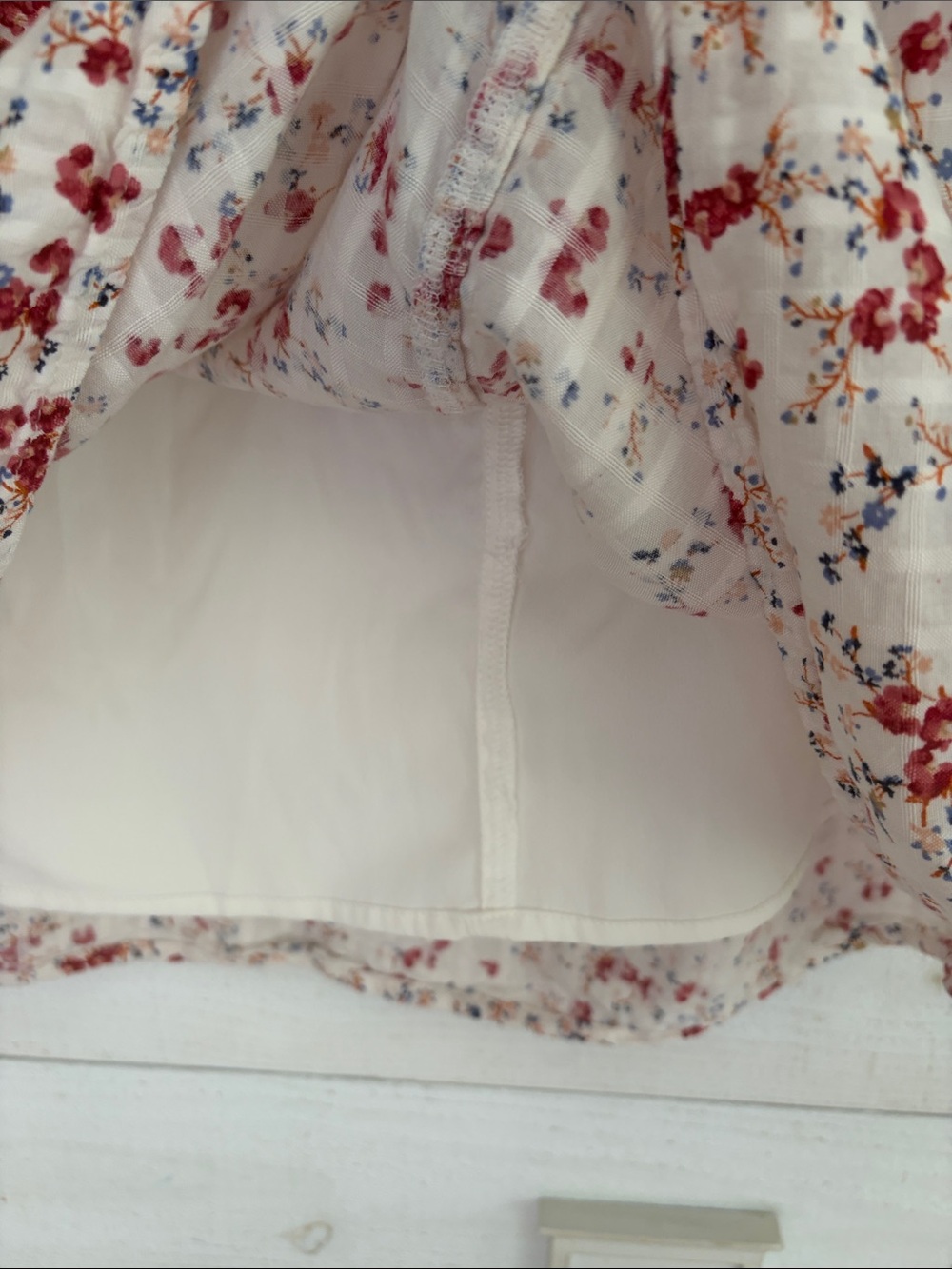 Old Navy Cream slip on Midi Skirt with Red Floral Print women’s large - Picture 7 of 7